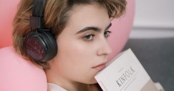 аудіокнига аудіобібліотека аудіо музика навушники