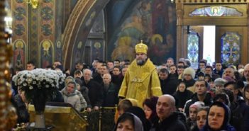 З'явилося відео, як парафіяни УПЦ МП радіють переходу до нової церкви