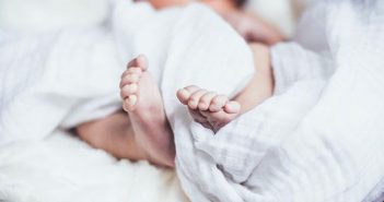 малюк немовля дитина нарождення