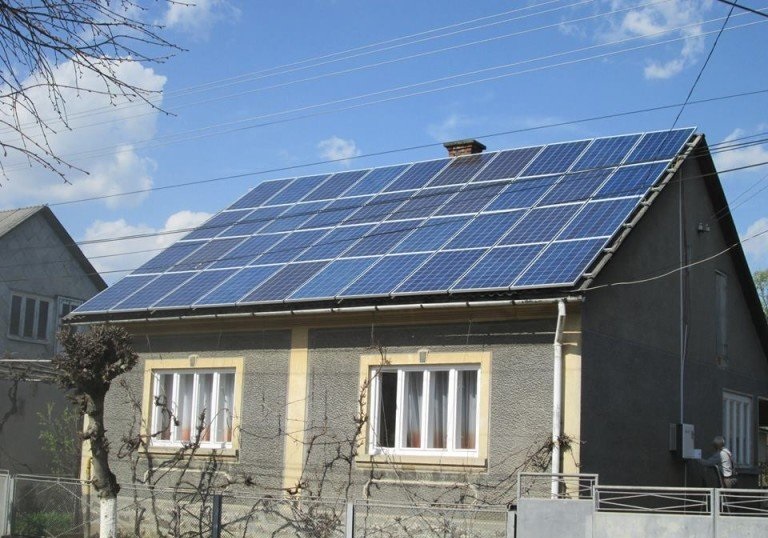 Українець збудував домашню сонячну електростанцію
