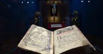 У Львові в Музеї Пінзеля показали першу друковану книгу України