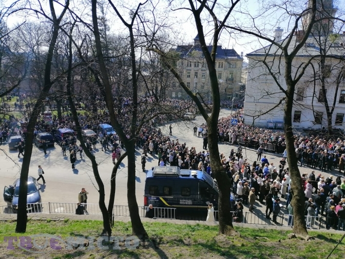 У Львові розпочалася загальноміська Хресна хода. Відео наживо, фото