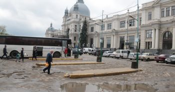 площа двірцева