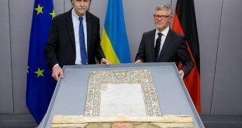 В Україну повернули унікальний історичний документ, який вивезли під час ІІ Світової