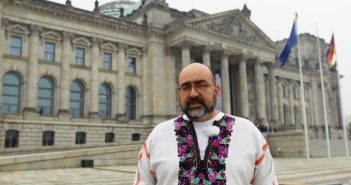 Європейські депутати вдягнули вишиванки на знак підтримки України