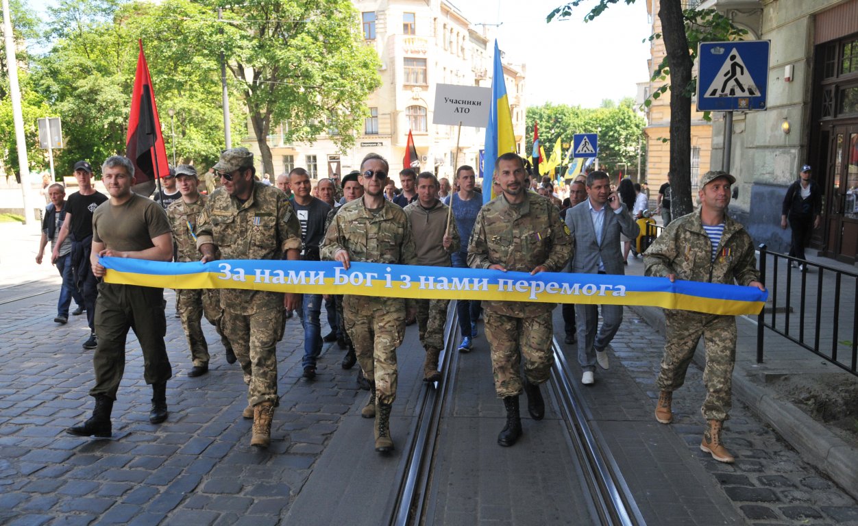 У Львові урочистою ходою відзначили Свято Героїв