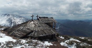 На високогір’ї Карпат виявили старовинну хатину: унікальній знахідці немає рівних