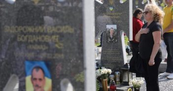 У Львові вшанували Героїв України. Фото дня