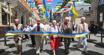 У Львові урочистою ходою відзначили Свято Героїв
