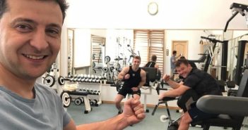 Зеленський у спортзалі на Банковій: Хоч гантелі не вкрали