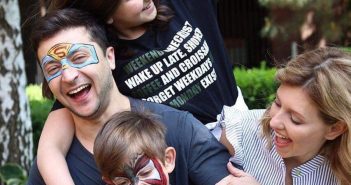 Володимир та Олена Зеленські зворушливо привітали з Днем захисту дітей сімейним фото