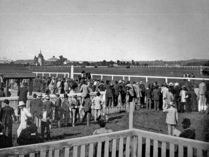 Перший іподром на Персенківці. Фото 1904 року 