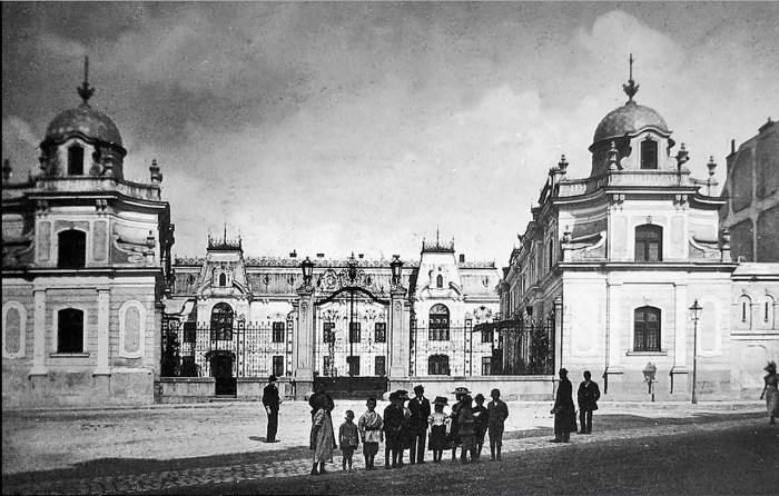 Палац Семенських-Левицьких на вулиці Пекарській, 19. Фото 1897 р.