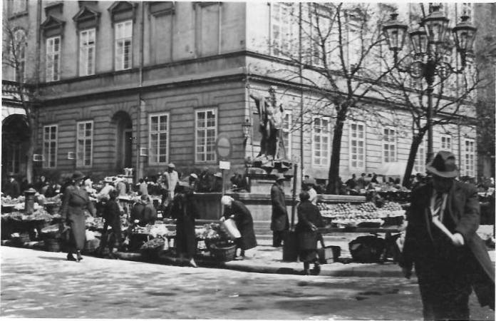 Ринок на площі Ринок. Фото міжвоєнного періоду