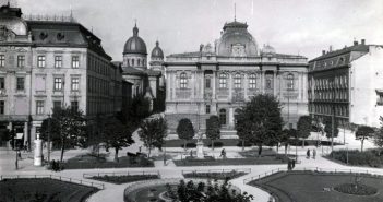 Вигляд площі перед Оперним театром в міжвоєнний період. Фото 1920-1930 рр