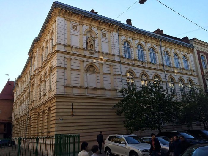 «Редутові зали» орієнтовно знаходилася на місці сучасного будинку №15 на вулиці Театральній. Фото І. Федаш.