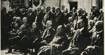 Перед вівтарем Святого Губерта. Poświencenie kaplicy św. Huberta w kościele św. Elżbiety // Łowiec. – 1926. – № 7-8. – S.101.