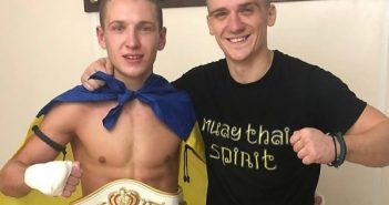 Андрій Мезенцев (ліворуч) – чемпіон світу з муай-тай