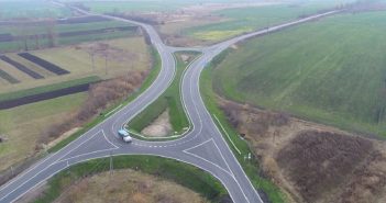 На перетині двох доріг на Львівщині влаштували розв’язку «турбо-карусель»