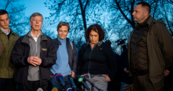 Крайній праворуч - Андрій Єрмак. Другий ліворуч - Вільям Тейлор