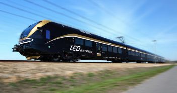 Leo Express train потяг поїзд лео експрес