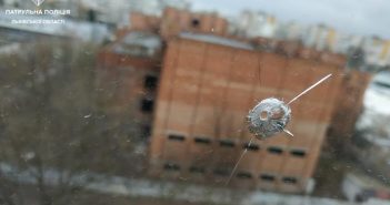 Двоє львівських підлітків обстріляли з пістолета вікна багатоповерхівки