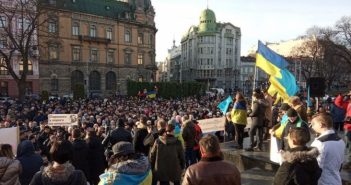 протест біля пам'ятника Тарасові Шевченку у Львові