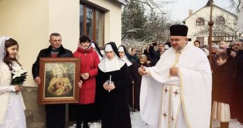 У Львові відлучений від церкви священик посвятив у монахині дівчину у весільній сукні