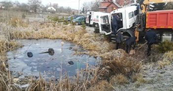 На Яворівщині в озері знайшли автомобіль із чотирма загиблими молодими хлопцями