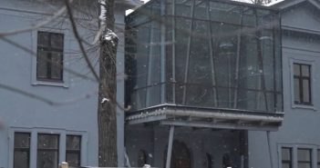 Скляну прибудову вілли Бачевських у Львові демонтовують.