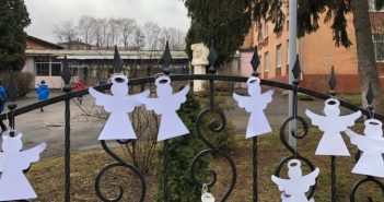 У Львові розвішують паперових ангеликів в пам`ять про Героїв Небесної Сотні