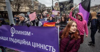 Марш за права жінок у Львові закидали яйцями (фото) 8 березня