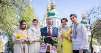 Петро Порошенко привітав українців з Великоднем
