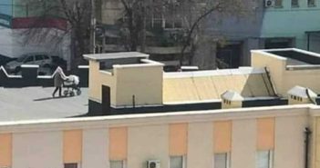 “Гуляла з коляскою дахом”: у Львові молода мама придумала оригінальний метод виходу на вулицю (фото)