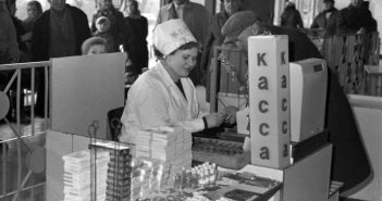 Незабутні 90ті: в мережу виклали раритетні фото продовольчих крамниць Львова 1981-1983рр