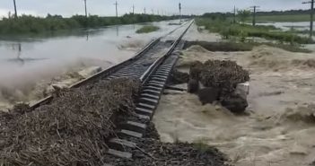 Повінь зруйнувала залізничне сполучення між Івано-Франківськом і Закарпаттям