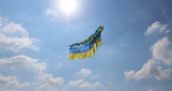 Над окупованим Кримом запустили 25-метровий прапор України