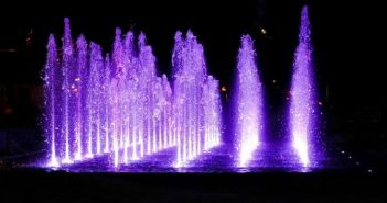 Музично-світловий фонтан біля Оперного театру у Львові