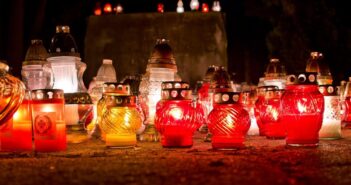 1 листопада - День усіх святих лампадка лампа свічка свічки цвинтар
