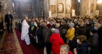 «Це так виглядав вчора карантин вихідного дня у Львові» – у церкві св. Михайла на свято ніде яблуку було впасти (фото)