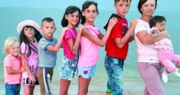 На Львівщині пара всиновила шістьох дітей, у яких були проблеми зі здоров'ям