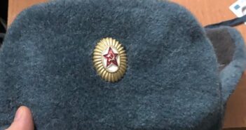 У Львові затримали хлопця у “шапці-ушанці” та з комуністичною символікою