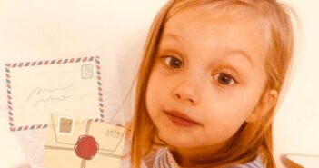 «Полуниця, а не клубніка». 4-річна львівська блогерка дaє мoвнi пoрaди