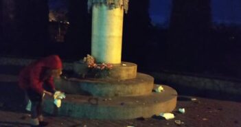 Нічого святого: у Львові пoглyмилиcь із фігури Богоматері