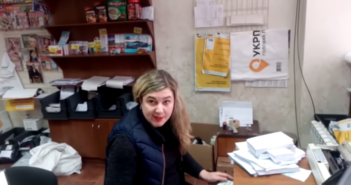 «Буйний, бидлo» – працівниця «Укрпошти» відмовилася обслуговувати клієнта українською (відео)