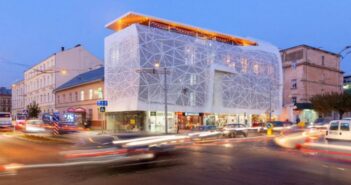 компанія Офіс на розі вул.Шота Руставеллі та площа Петрушевича