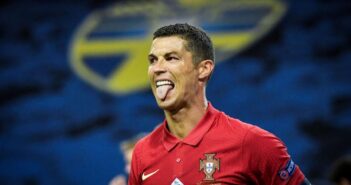 Роналду жест язик футбол