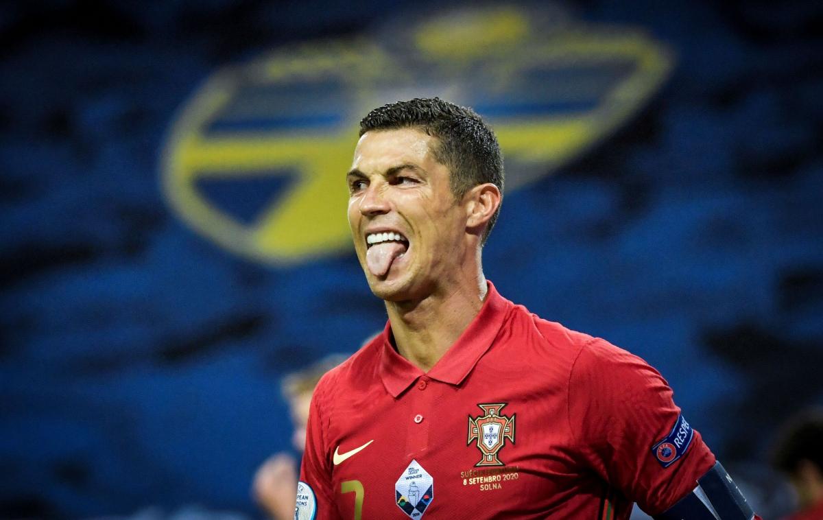 Роналду жест язик футбол