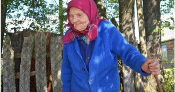 бабуся село пенсія