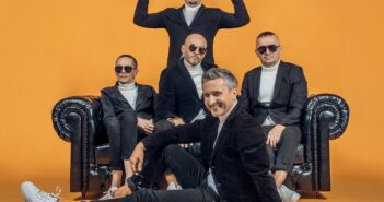 група Мері Віктор Винник